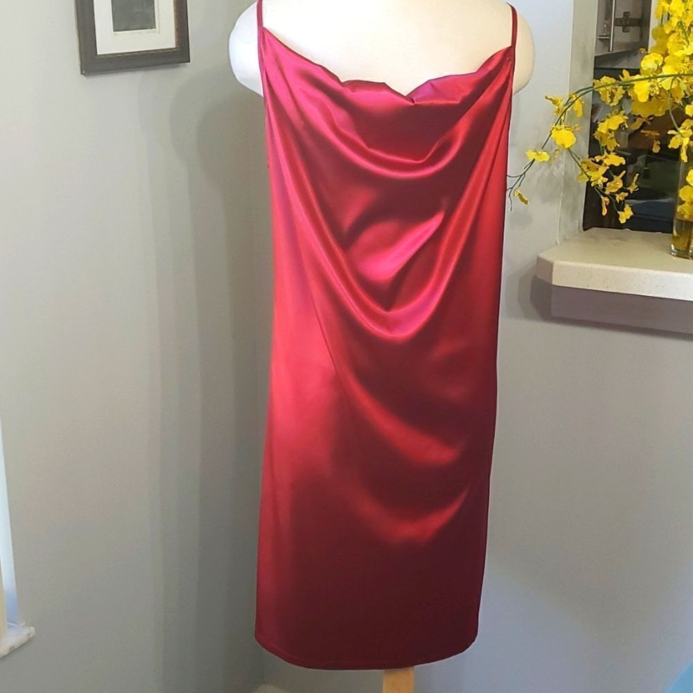 Slip dress, beautiful red satin, size 3 X. Side zipper by Shein. Good us…‎